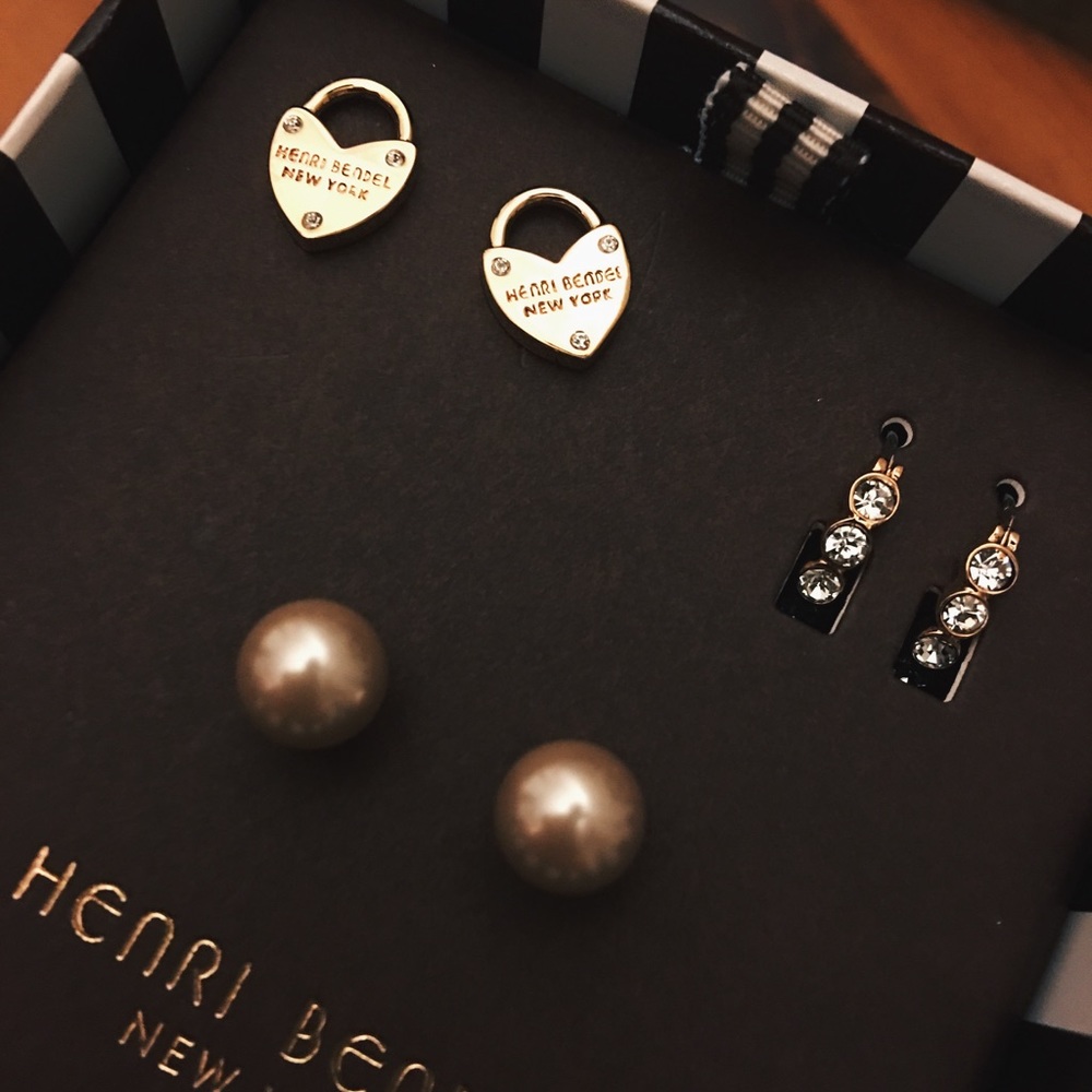 🆕‼️Henri Bendel Charmed Earring Set- Rose Gold ✨
